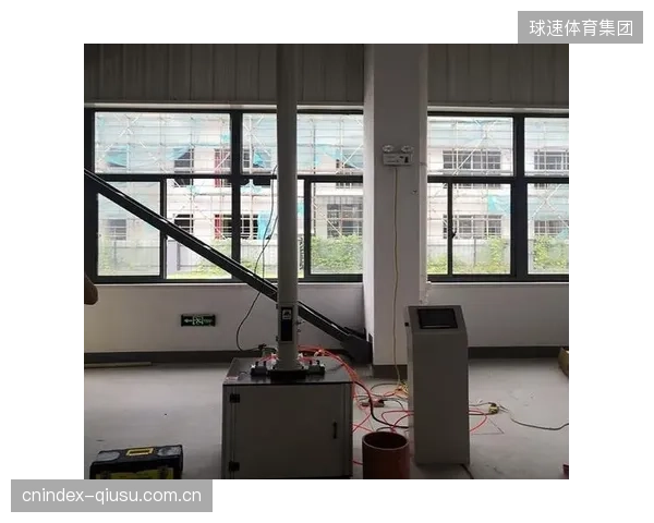 运动员因场地板材受伤后，为何缺乏EN14904冲击吸收率的落锤测量数据会使场馆方陷入法律被动？